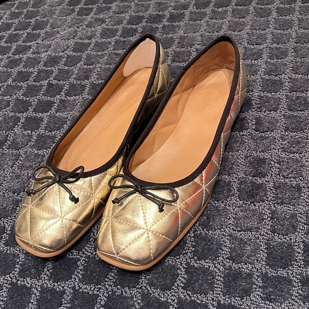 Women’s flat ballet slipper, size 11